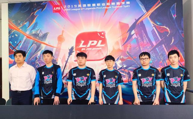 球迷欢呼 球迷欢呼