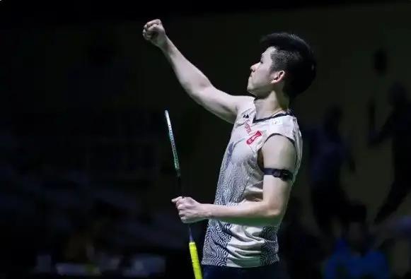 女子200米预赛陈妤颉24秒24轻松获第一前八名都