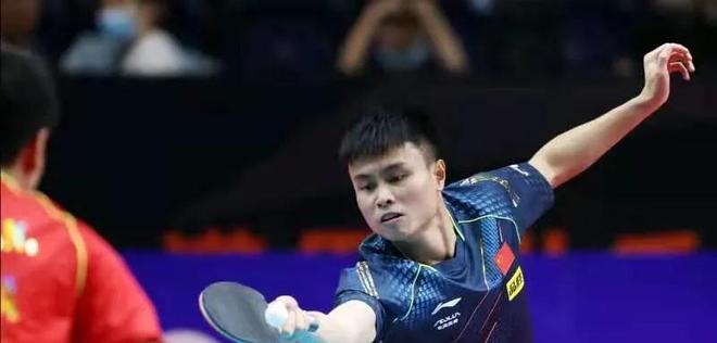 其实背后潜 其实背后潜