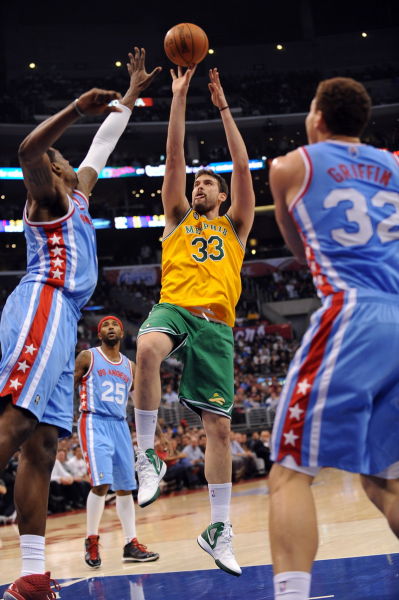 奥运史上首设徽章交换中心 让公众交换徽章交友