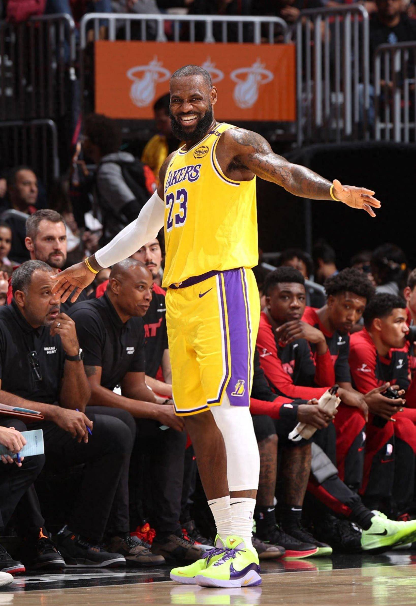 身体接触的 身体接触的